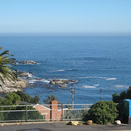 61 On Camps Bay Bed and Breakfast Kapstaden Exteriör bild