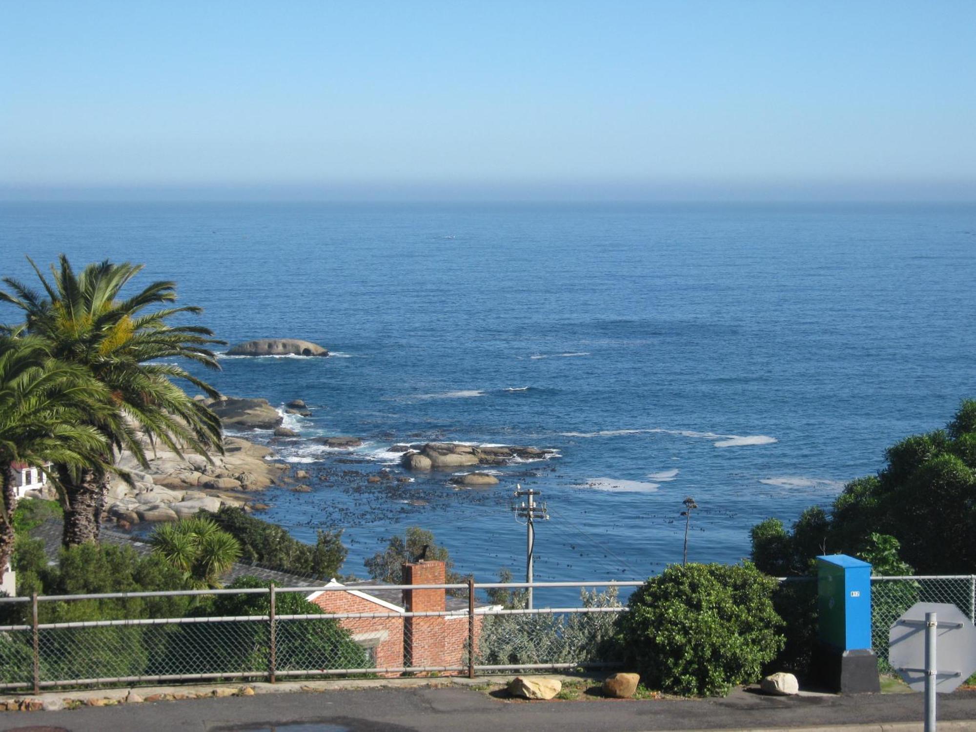61 On Camps Bay Bed and Breakfast Kapstaden Exteriör bild
