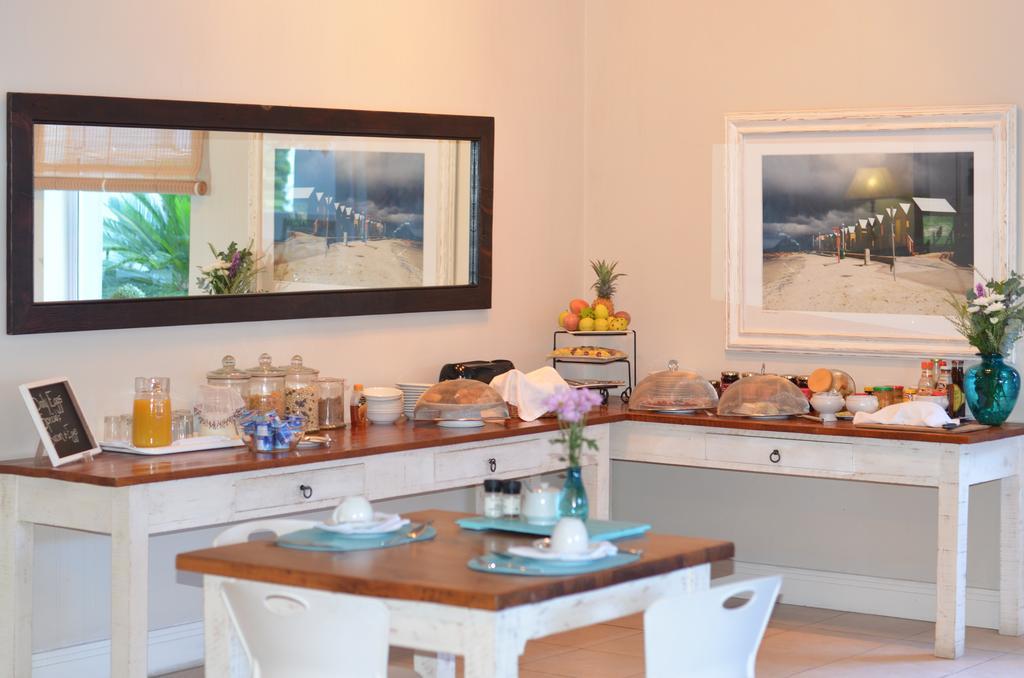 61 On Camps Bay Bed and Breakfast Kapstaden Exteriör bild