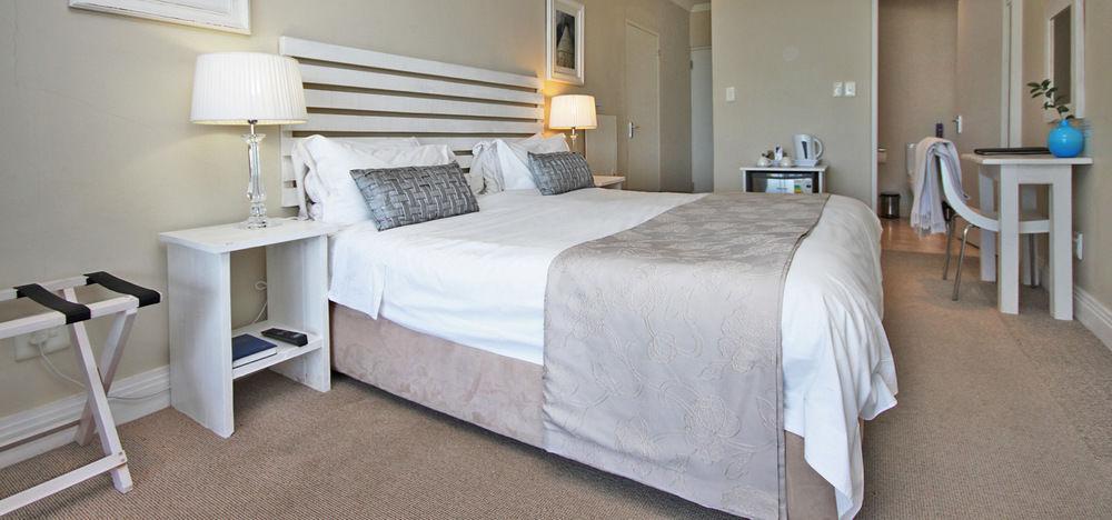 61 On Camps Bay Bed and Breakfast Kapstaden Exteriör bild
