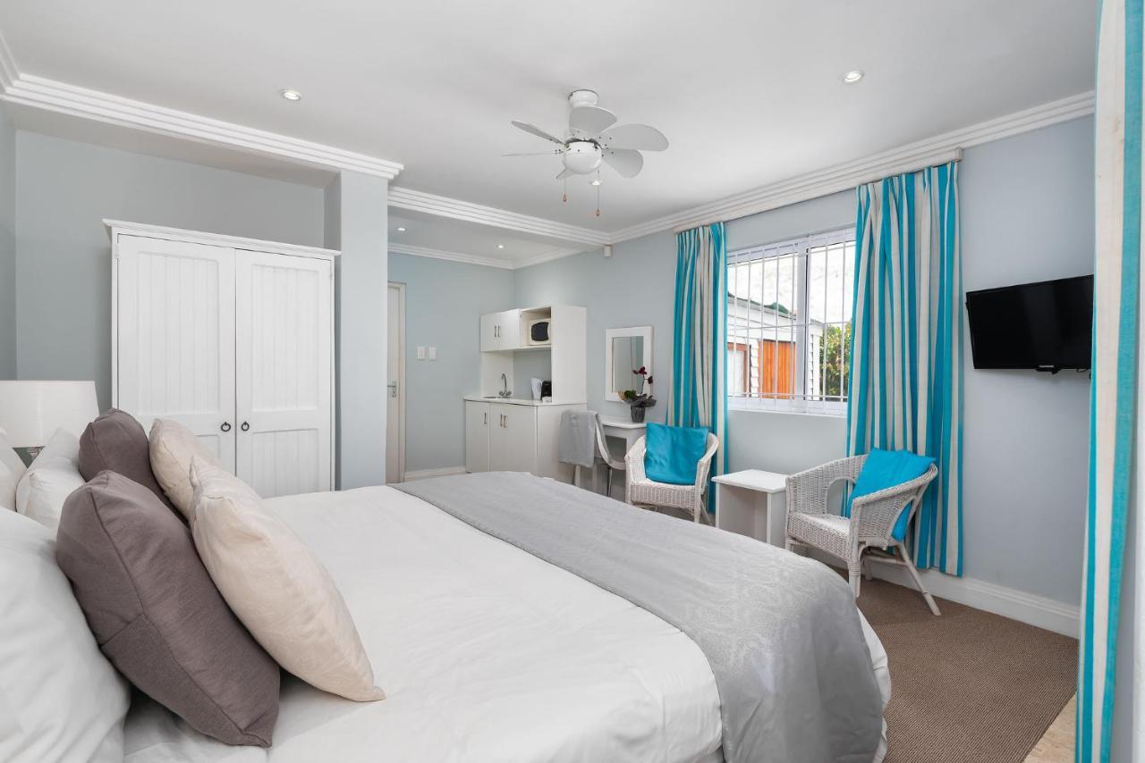 61 On Camps Bay Bed and Breakfast Kapstaden Exteriör bild