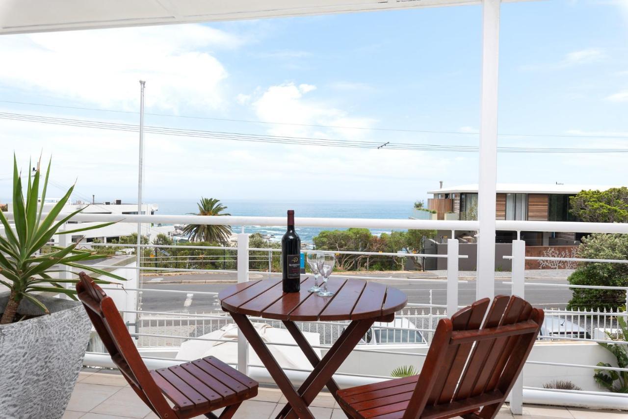 61 On Camps Bay Bed and Breakfast Kapstaden Exteriör bild